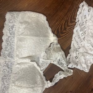 Two white bra, Let’s in very, very good condition size large